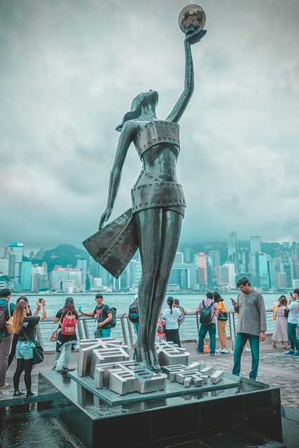 办香港签证多少钱？最新2024年费用全解析，让你不再为签证费烦恼，轻松搞定香港行！