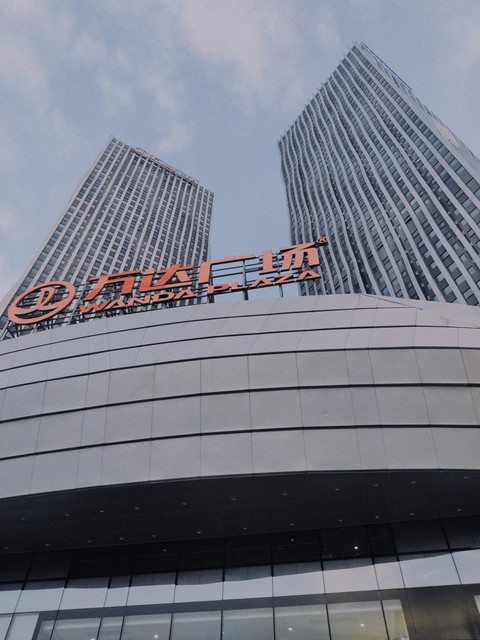 当你走进万达自助餐的大门，那瞬间的感受就像是打开了一扇通往美食天堂的任意门——88元起，享受一场味蕾的狂欢，从海鲜到甜点，每一口都是惊喜