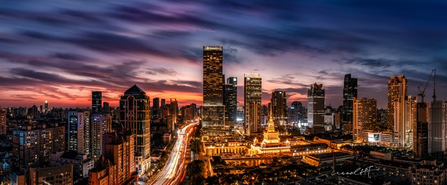50张昆明国旅旅游汽车图片带你畅游彩云之南，感受不一样的旅途风情，从繁华都市到神秘雨林，每一张照片都是一个故事的开始