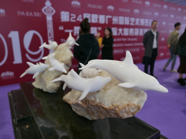 当你打开这篇文章，就像是打开了一个通往大理石世界的大门，这里不仅有精美绝伦的大理石工艺品图片，还有背后那些不为人知的故事，让人忍不住想要一探究竟