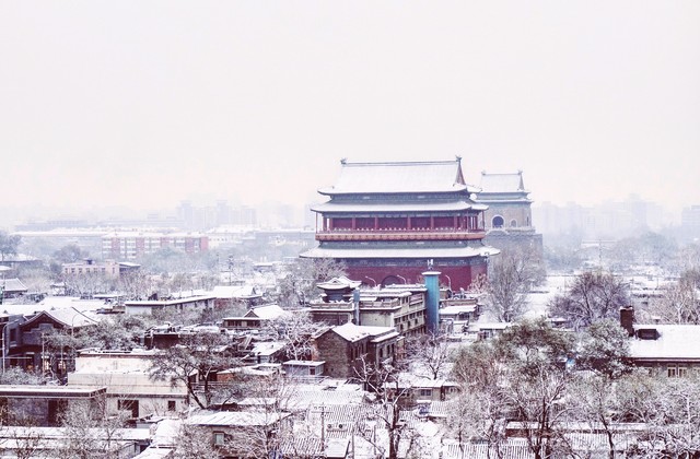 北京去丽江跟团旅游：从首都直飞彩云之南，六天五晚的奇幻之旅，带你领略大理、石林、玉龙雪山、楚雄的魅力，享受飞机往返与高档型住宿，感受不一样的云南风情