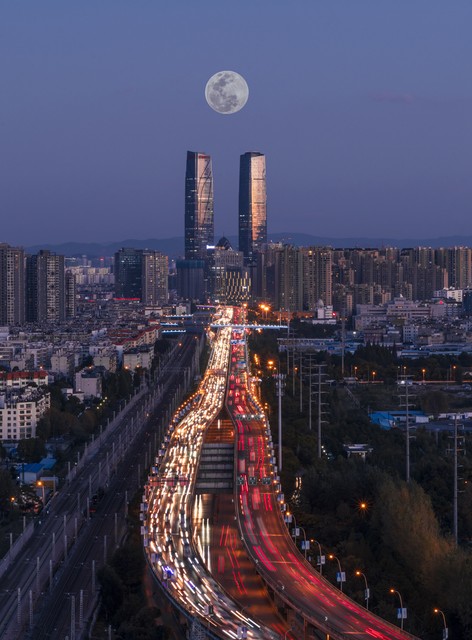 丽江到昆明机场：从古老小镇到现代航空枢纽的奇妙旅程，一场说走就走的冒险正在等待着你