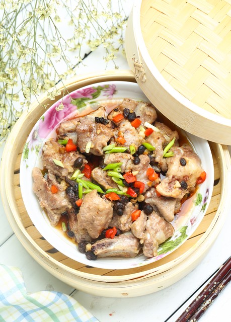 真功夫排骨怎么做？在家轻松复制餐厅级美味，让你的餐桌瞬间升级，告别外卖，自己动手也能做出让人赞不绝口的香汁排骨饭，秘诀全在这儿了！