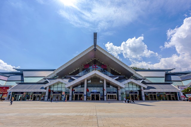 丽江客运中心电话：0888-5121106，一通电话就能开启你的丽江奇幻之旅！