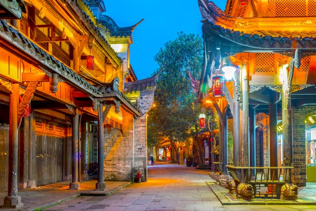 成都出发，直击西双版纳！2024年最新旅游攻略：成都去版纳旅游多少钱？5天4晚玩转热带雨林与傣族风情，人均1200元轻松搞定，带你体验不一样的云南之旅！