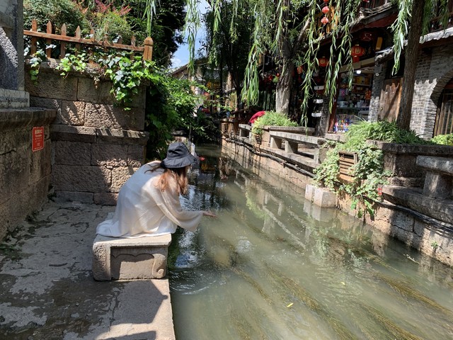 9月丽江穿什么衣服，让你在高原古城中游刃有余地享受旅行