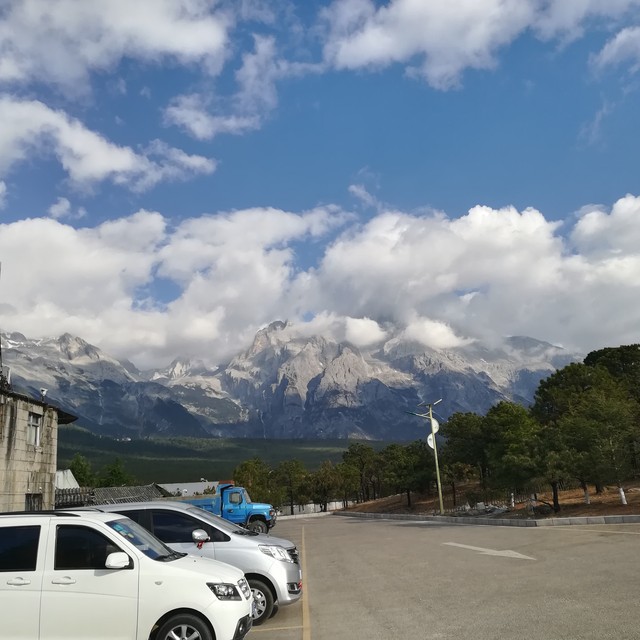 丽江旅游车公司，带你领略不一样的丽江风情——从古城到雪山，从人文到自然，一次旅程，多重体验！