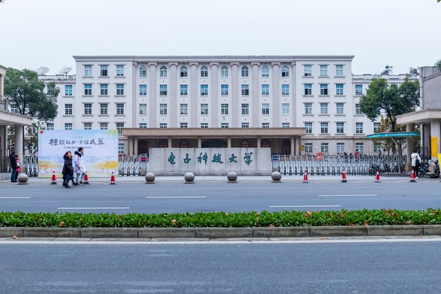 大连致正学校怎么样：从家长的真实反馈到孩子成长的幸福密码，探索这所充满音乐与快乐的教育乐园