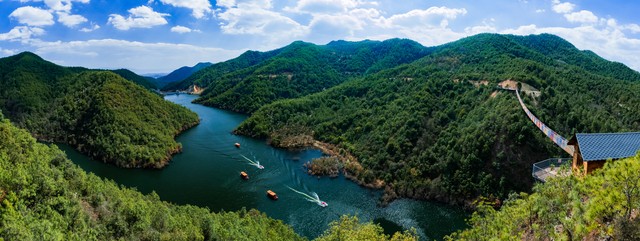 云南曲靖陆良的景点是：从色彩斑斓的沙林到古老的文化遗址，一场不容错过的视觉盛宴