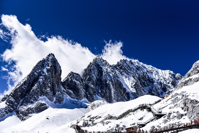 丽江7天自助游攻略：从大理古城到玉龙雪山，一场难忘的心灵之旅，探索彩云之南的神秘与美丽，感受古老文化的魅力，体验最地道的纳西风情，带上行囊出发吧，让每一刻都充满惊喜！