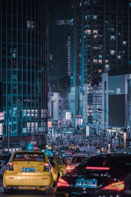 都市的喧嚣：当夜幕降临，城市的脉搏开始跳动——从深圳到北京，探索现代都市生活的秘密与奇迹