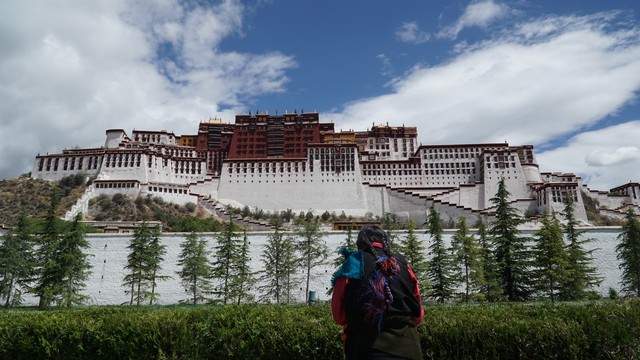 藏区为什么神秘：从古老传说走到现代生活，揭开这片土地不为人知的秘密