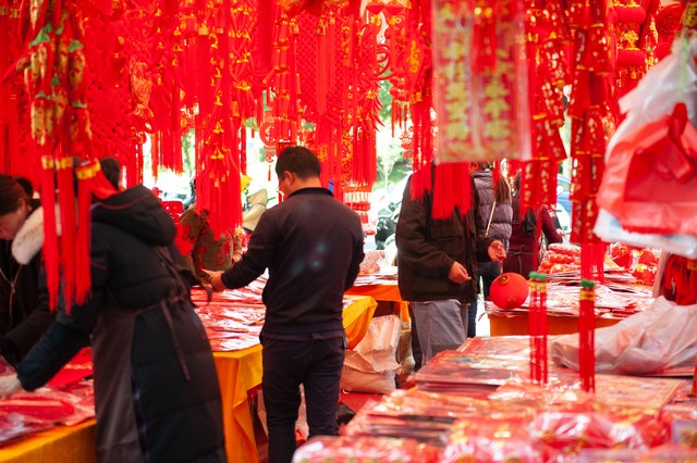 云南丽江春节旅游：热闹非凡的古城，欢声笑语过大年