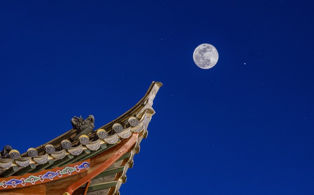 至云南大理旅游，体验风花雪月的浪漫之旅，感受白族文化的独特魅力，开启一段心灵与自然的完美邂逅