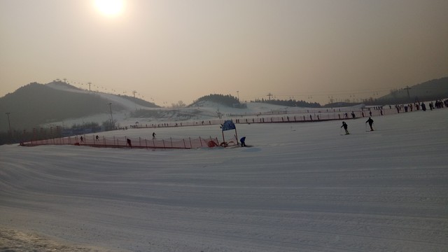 长春滑雪多少钱？揭秘长春四大滑雪场开板价格，带你轻松上雪道！