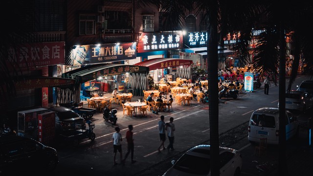 昆明正新鸡排：从街头小吃到万家门店，再到关店潮背后的真相——你不知道的故事