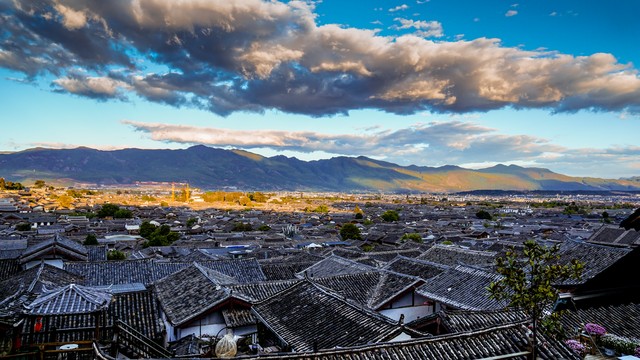 云南昆明大理旅游服装：如何穿出时尚与舒适，轻松游遍彩云之南
