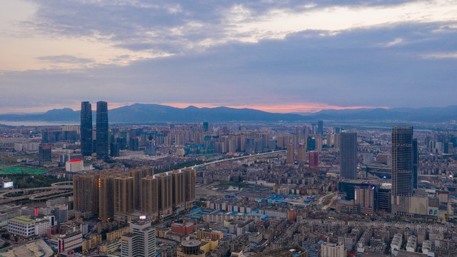 昆明旅游的费用多少？一份让你不再迷茫的超详细攻略，带你玩转昆明，享受春城的魅力之旅