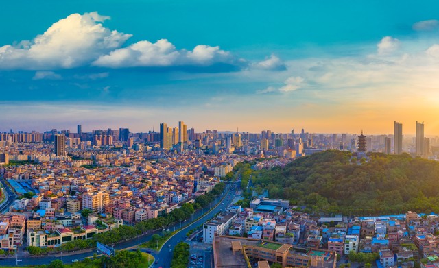 广东下面有哪些城市？一场不容错过的岭南都市之旅，带你探索广东的每一个角落，从繁华的省会到静谧的海边小镇